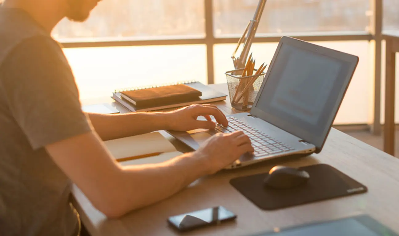 &bull; Windows 7 دی 1404