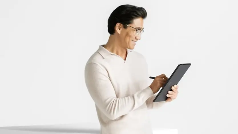 &bull; Microsoft Surface دی 1404