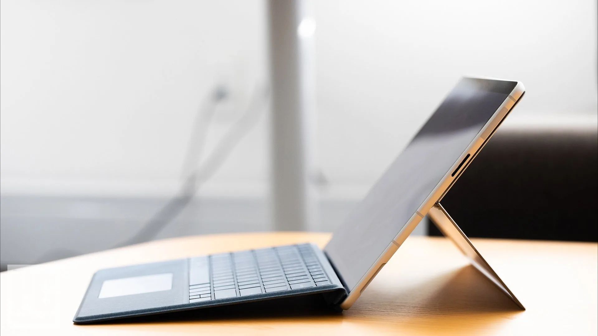 • بهترین مدل Microsoft Surface کدام است؟ چگونه مدل مناسب را برای خود انتخاب کنیم؟ مهر 1404