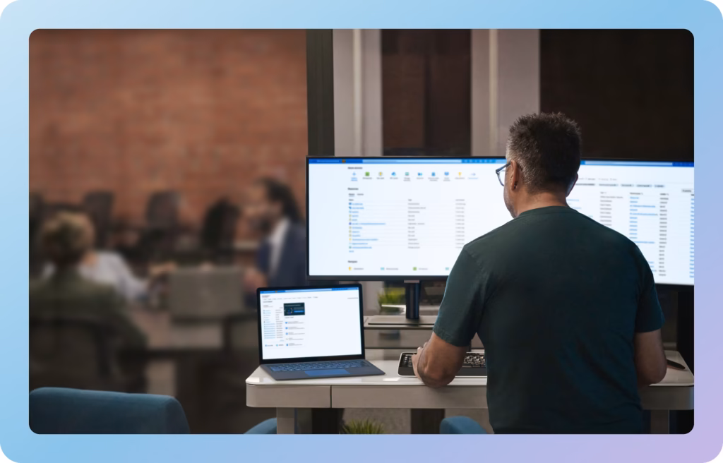 کارشناس فناوری اطلاعات در حال مدیریت و خودکارسازی زیرساخت سازمان با Microsoft System Center
